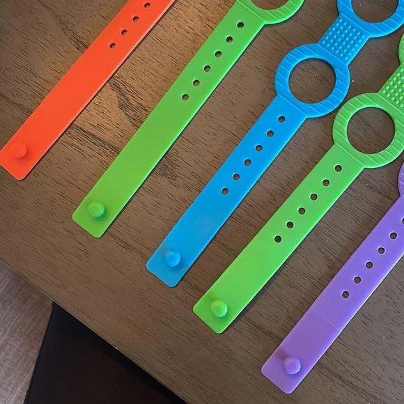 Silicone Baby Toy Straps for Car Seats and Strollers - Picture 3 of 3